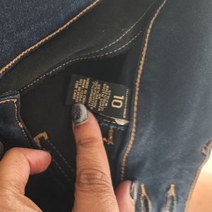 Dark washed stretchy jeans
